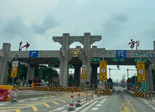 元旦成都到三星堆怎么去开车方便？