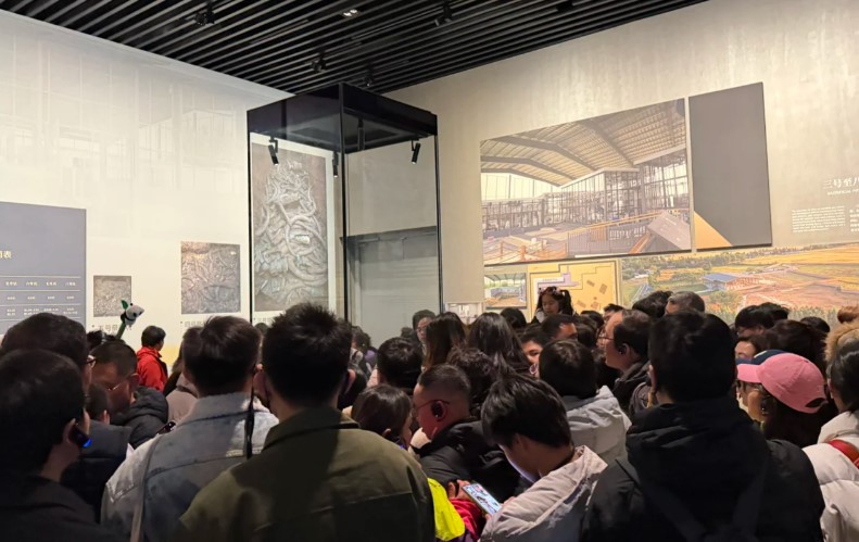 今天在三星堆差点和人打起来，建议尽量避开人群！