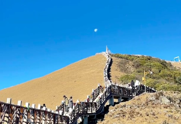 2月底出发，川西吸氧然后打卡熊猫基地、青城山、三星堆博物馆线路分享~！