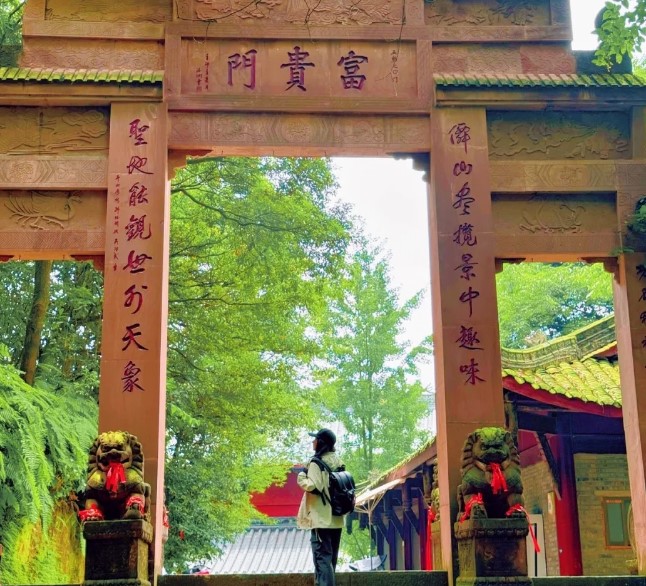 成都周边，老峨山徒步避暑祈福可以去无数次！